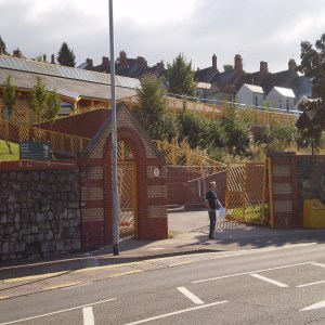 Eveswell Primary School, Retaining Walls