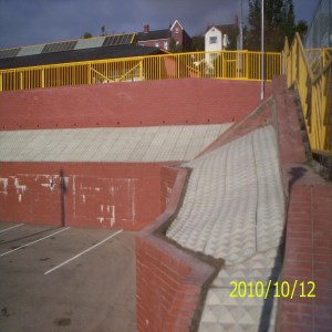 Eveswell Primary School, Retaining Walls
